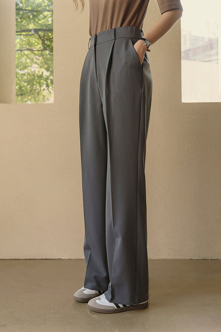 White Elegance Pleated Trousers kevincollin.com